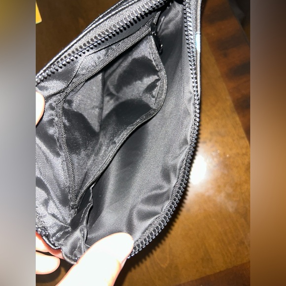 NWT Ed Hardy Black Skull and Roses Wristlet - Picture 4 of 5